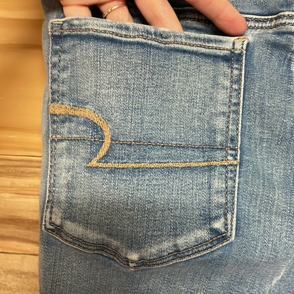 American Eagle Outfitters size 12 Short Medium Wash Next Level Stretch Jeans - Picture 8 of 13
